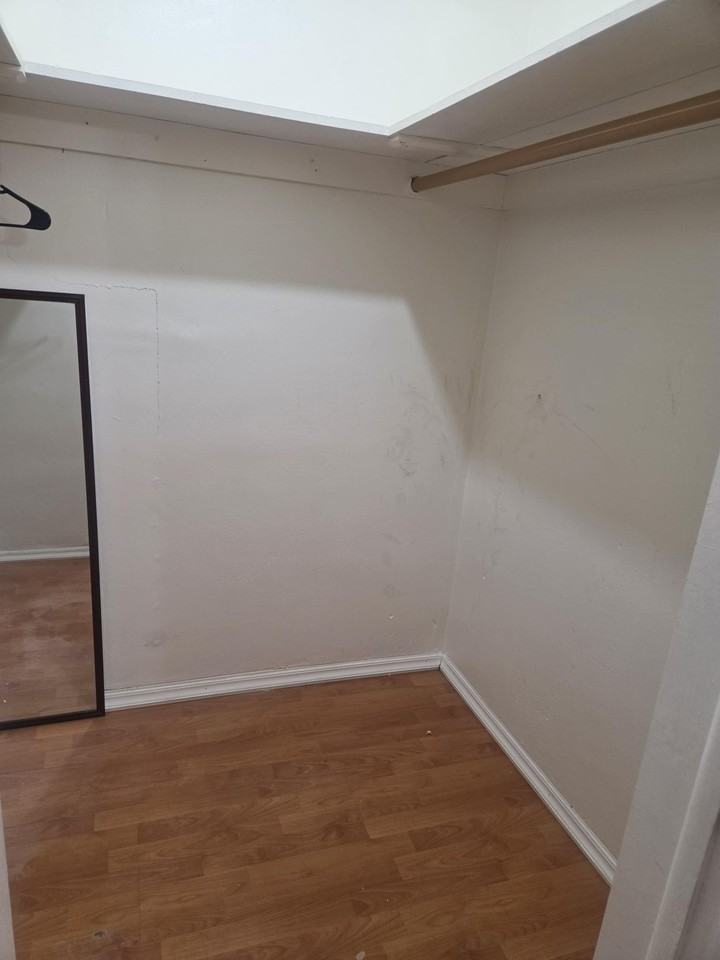 2031 Dewey St #107 - Photo 6 of 13