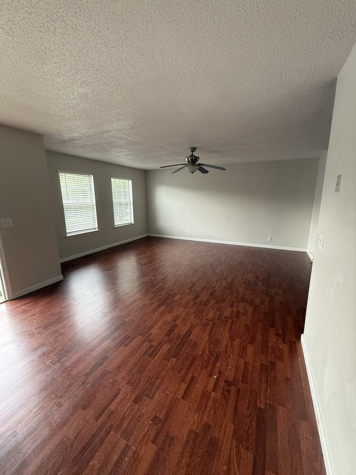1220 Skyview Dr Nw #6 - Photo 2 of 7