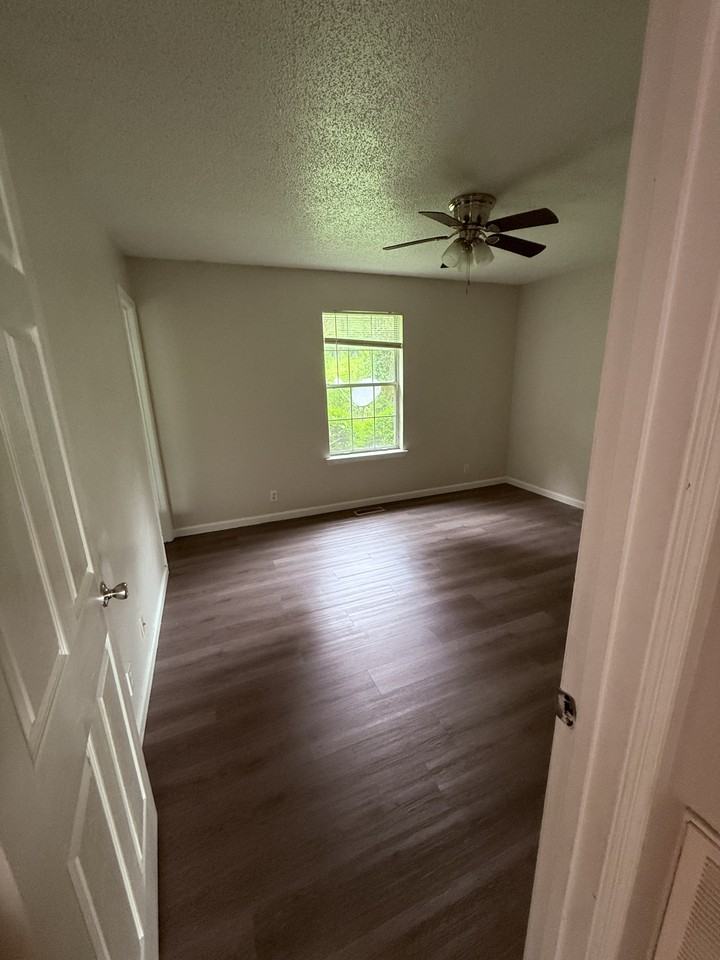 1220 Skyview Dr Nw #6 - Photo 3 of 7