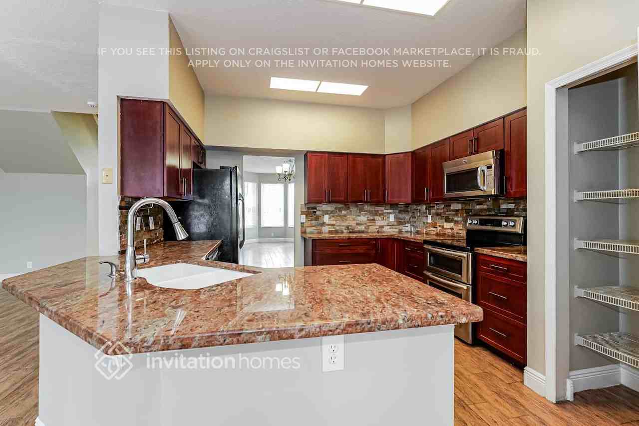 15701 Bent Creek Rd - Photo 7 of 17