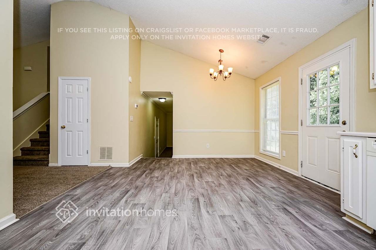 193 Windsor Cir - Photo 5 of 18