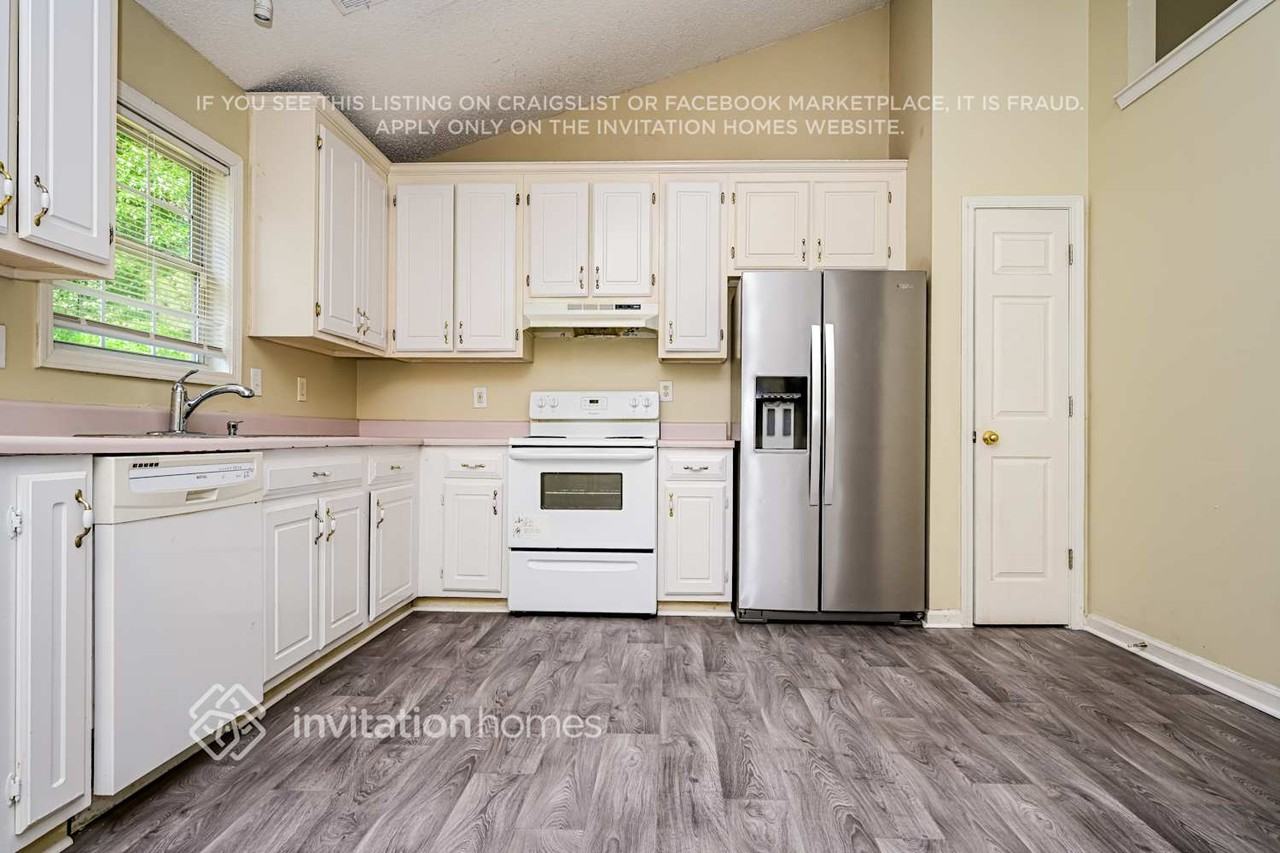 193 Windsor Cir - Photo 6 of 18