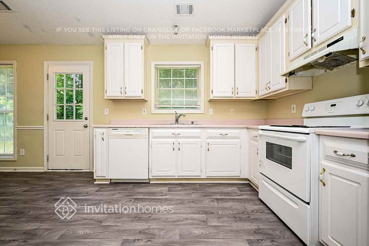 193 Windsor Cir - Photo 7 of 18