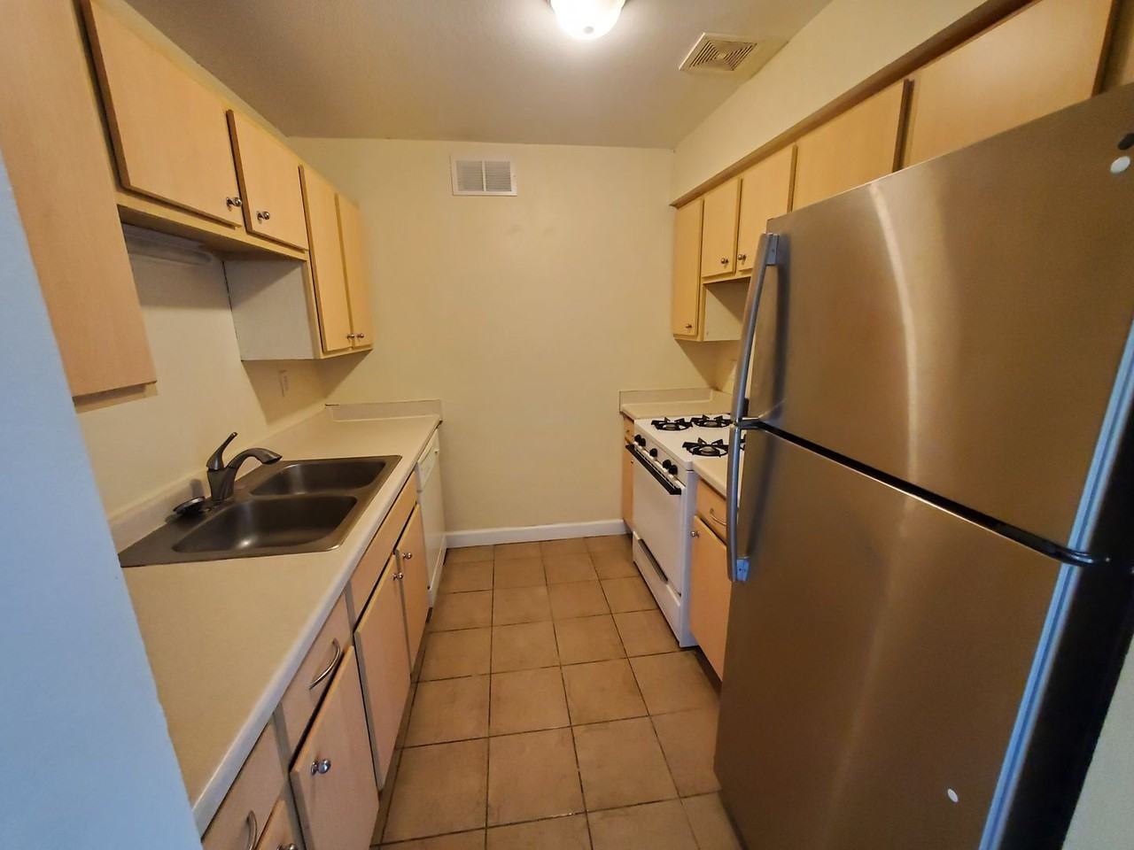 Abbott Acres Apartments - Photo 3 of 13