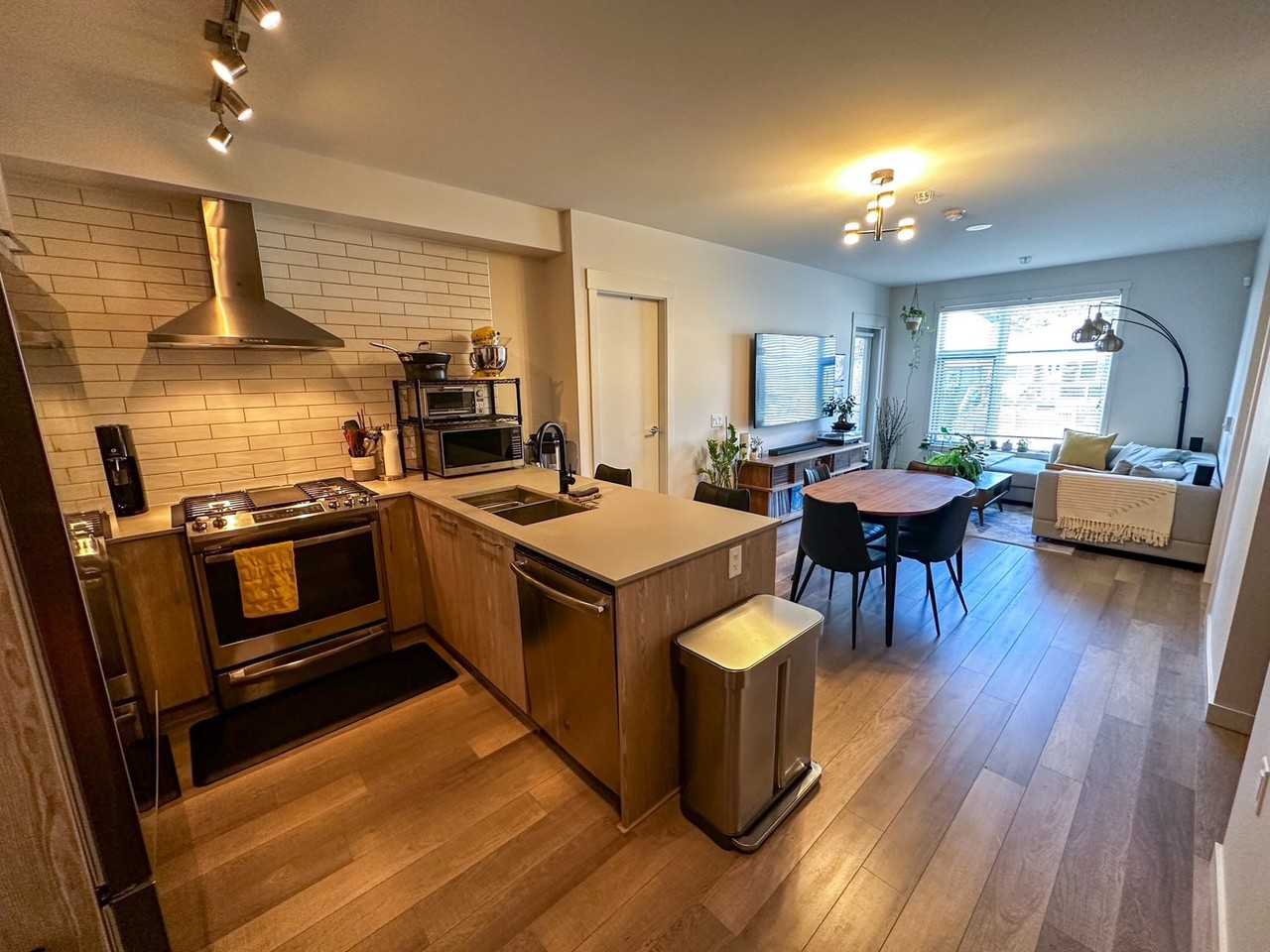1012 Auckland Street #202 - Photo 4 of 10