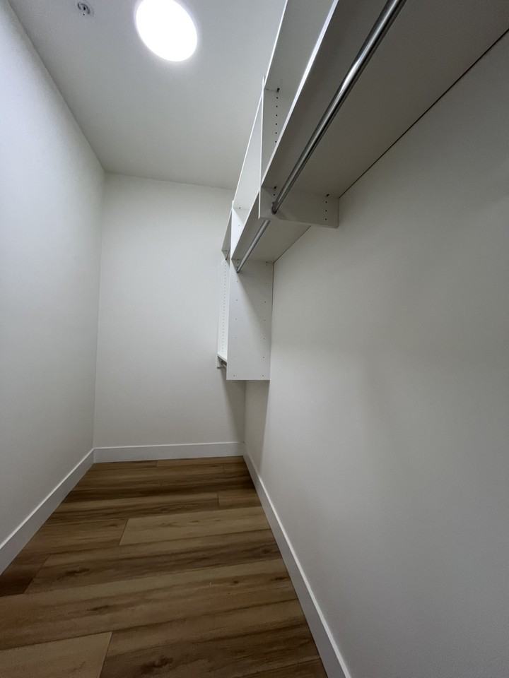 22560 Hinch Cres - Photo 2 of 11