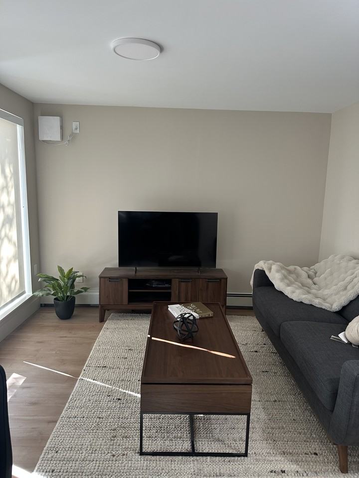 Rent On Oak - Photo 3 of 11