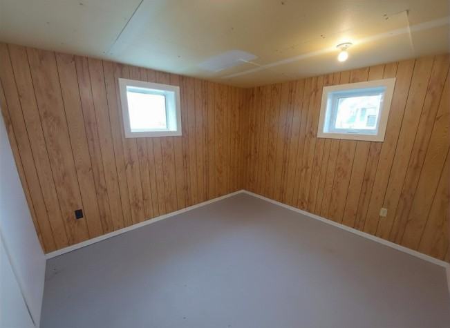 4 BEDROOMS! GARAGE! FULLY FENCED YARD! - Photo 4 of 21