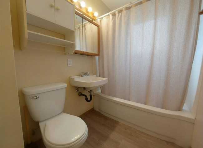 4 BEDROOMS! GARAGE! FULLY FENCED YARD! - Photo 5 of 21