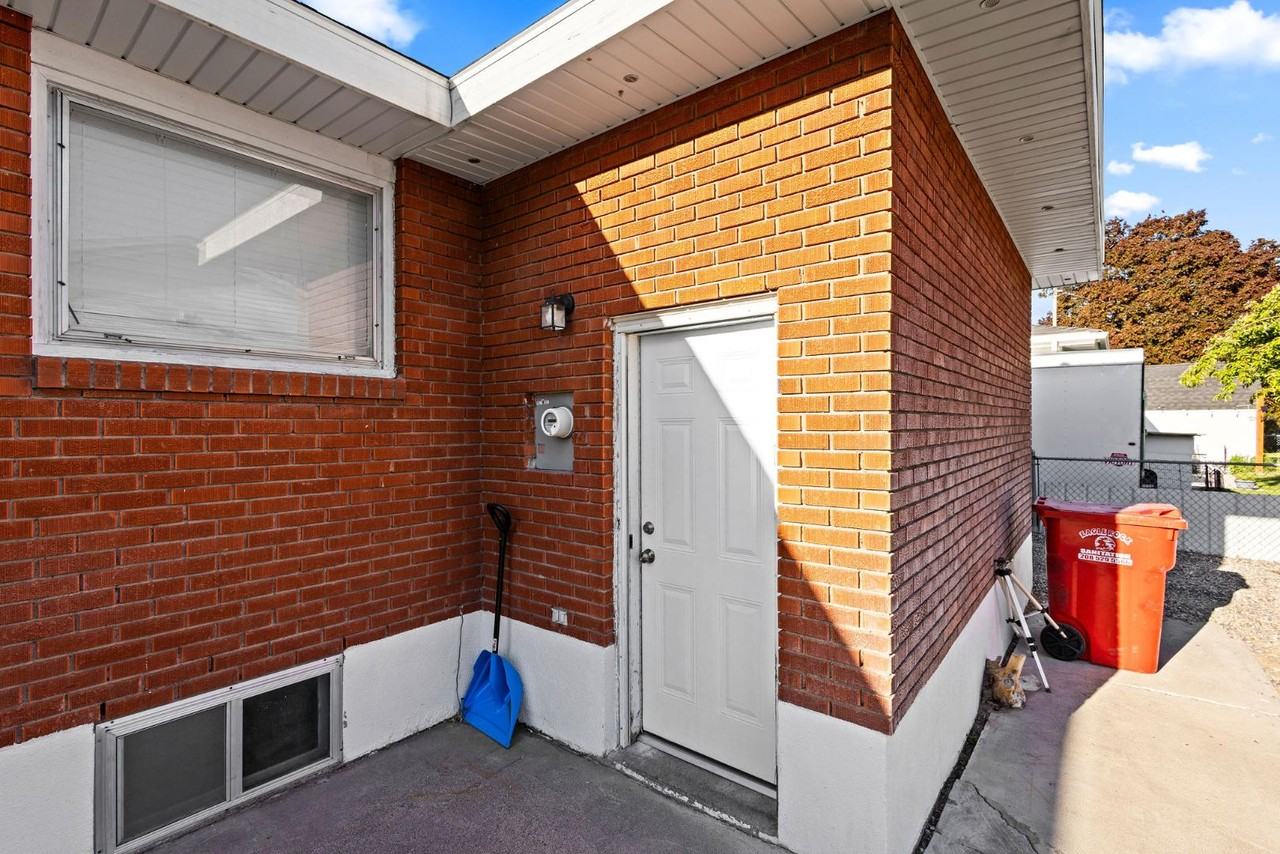 204 Dove Ave - Photo 2 of 2