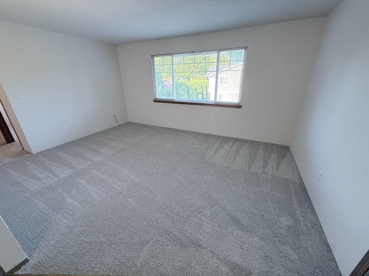 1619 127th Ave Ne #1 - Photo 4 of 24