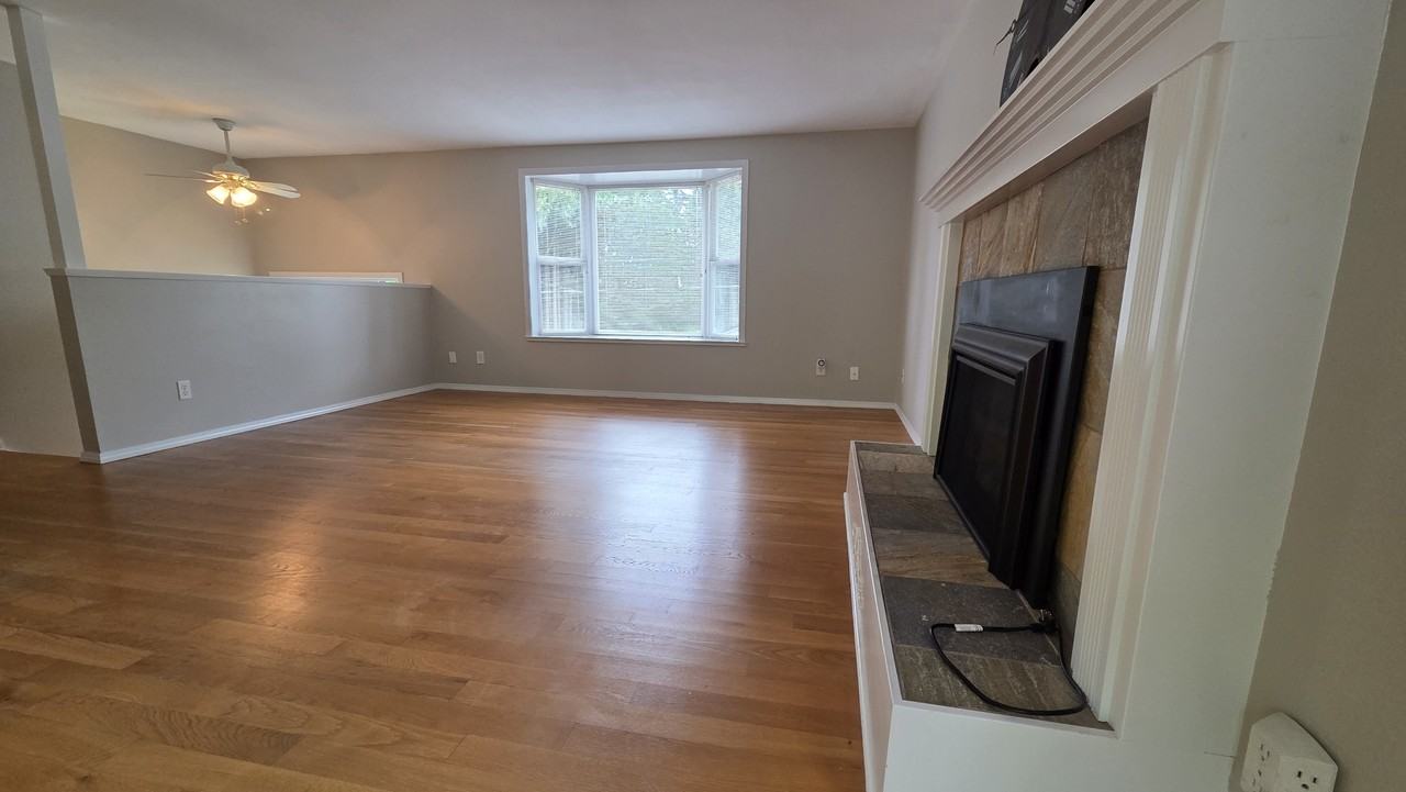 4402 Thomson Ave #1 - Photo 3 of 25