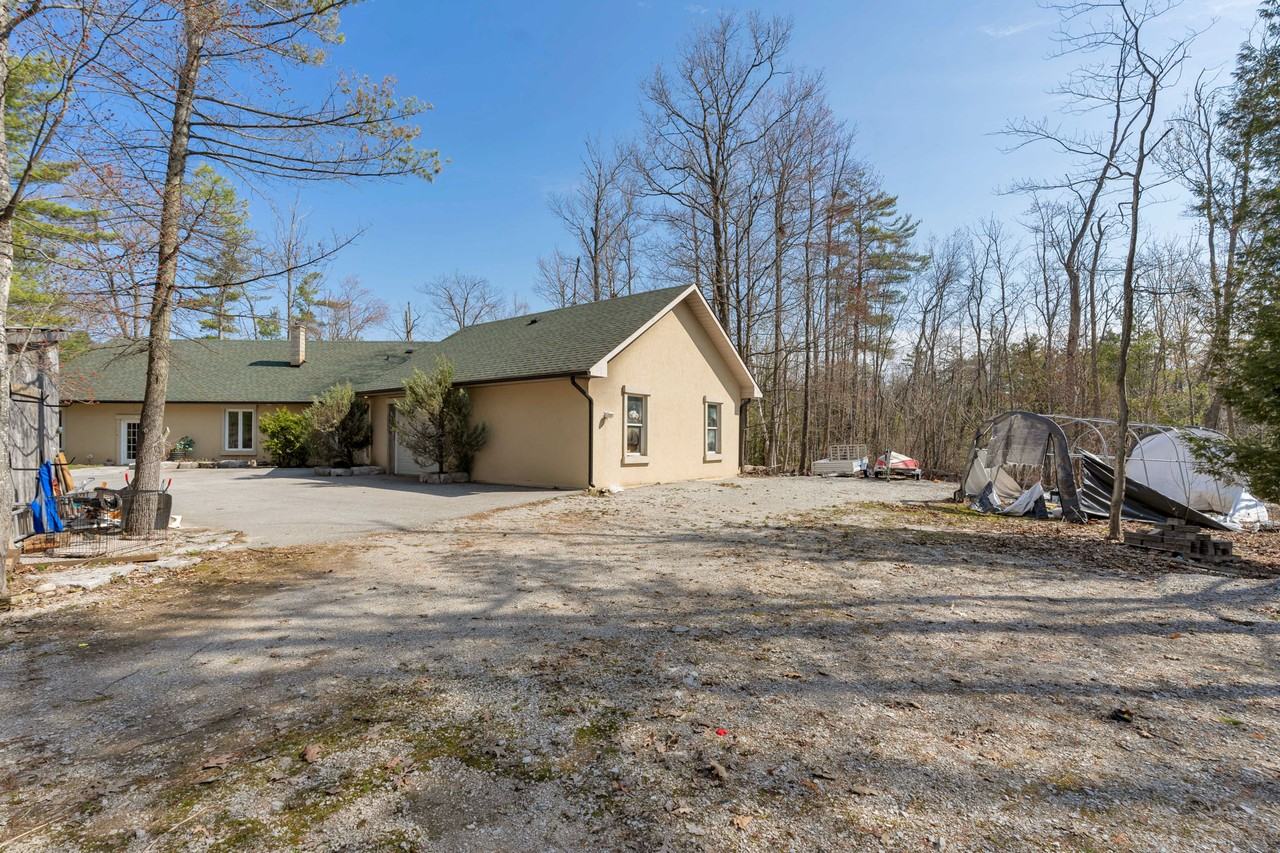 8149 Rama Rd, Washago, ON L0K 2B0, Canada - Photo 5 of 43