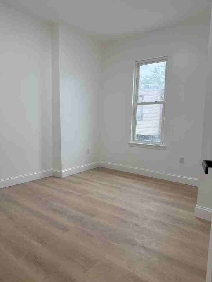 36 S Redfield St - Photo 4 of 9