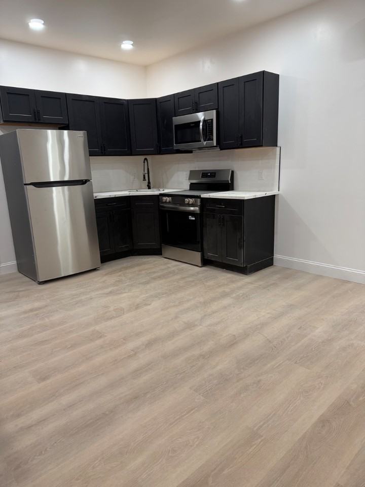 36 S Redfield St - Photo 5 of 9