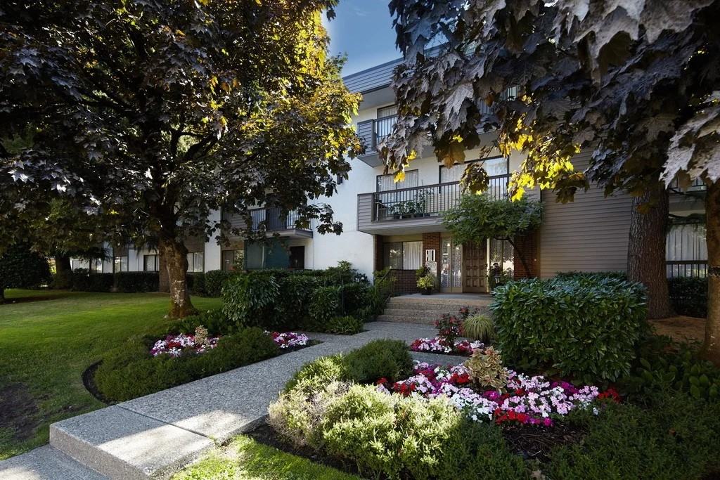 The Daniel Apartments - Photo 4 of 11