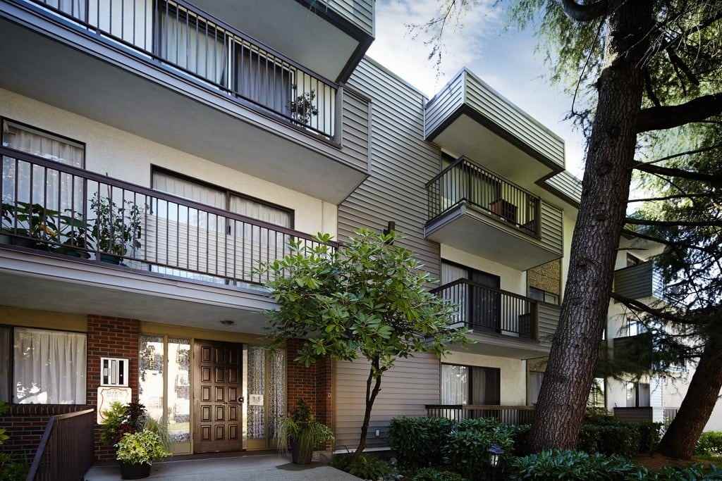 The Daniel Apartments - Photo 5 of 11