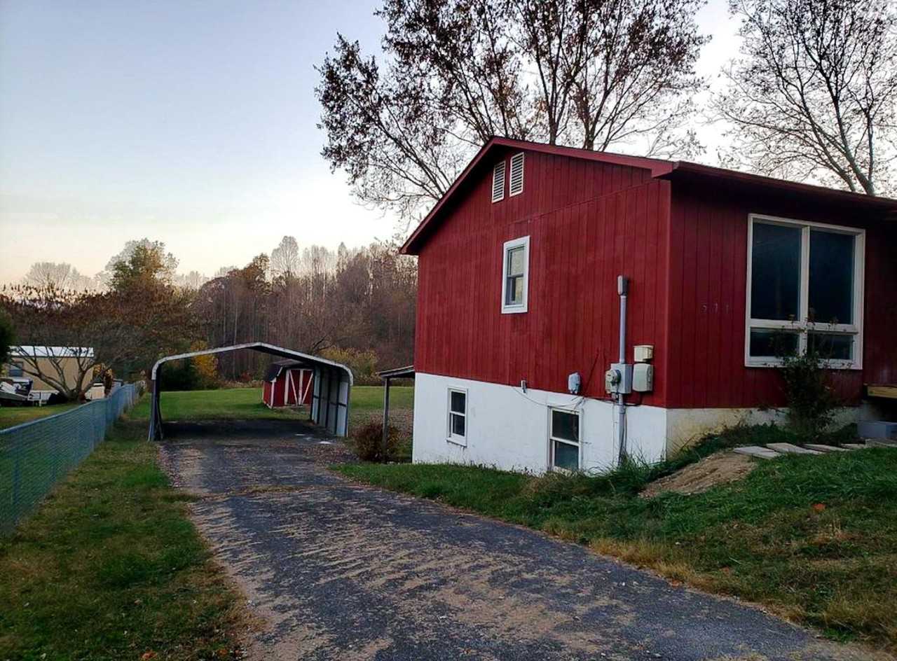 571 Meadow View Rd - Photo 2 of 20