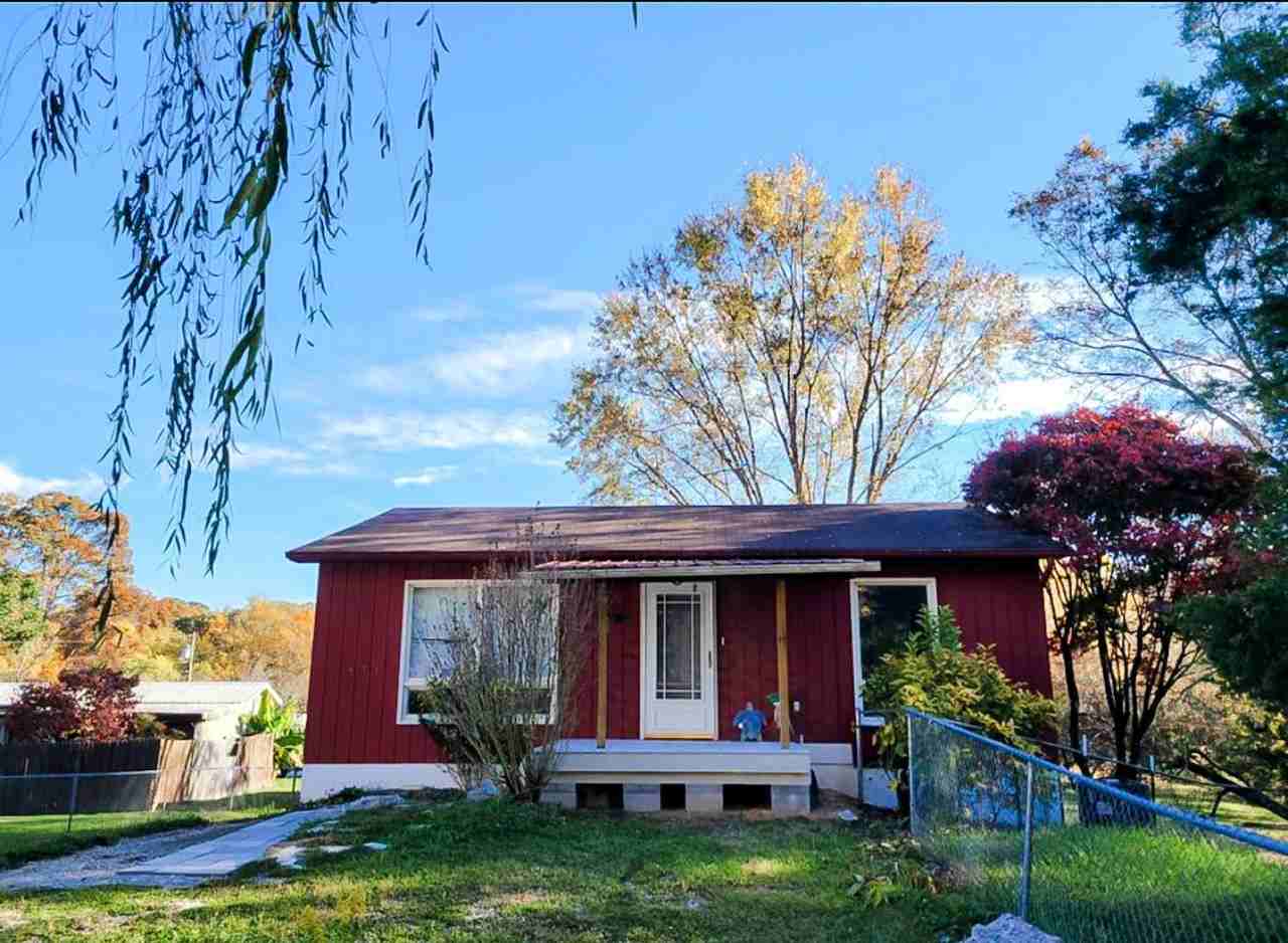 571 Meadow View Rd - Photo 3 of 20
