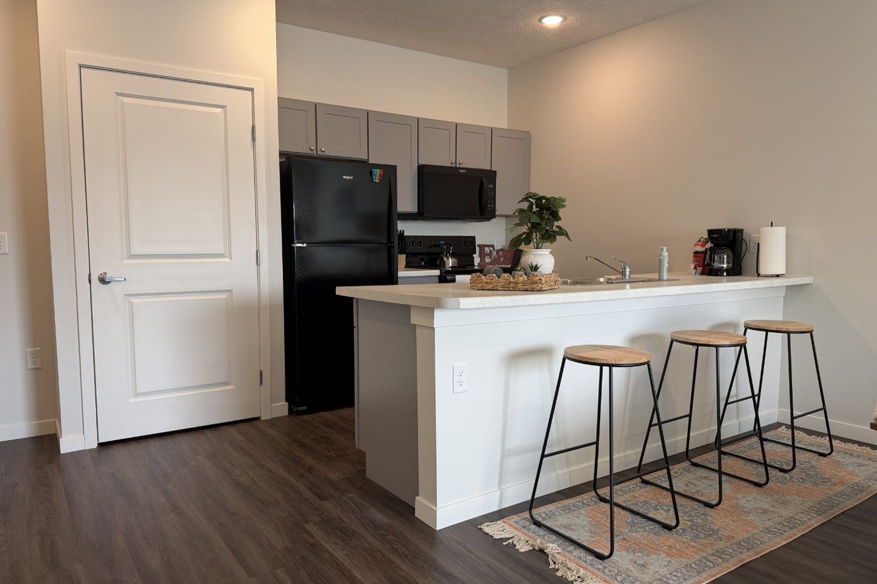 Overlook Apartments - Photo 4 of 35