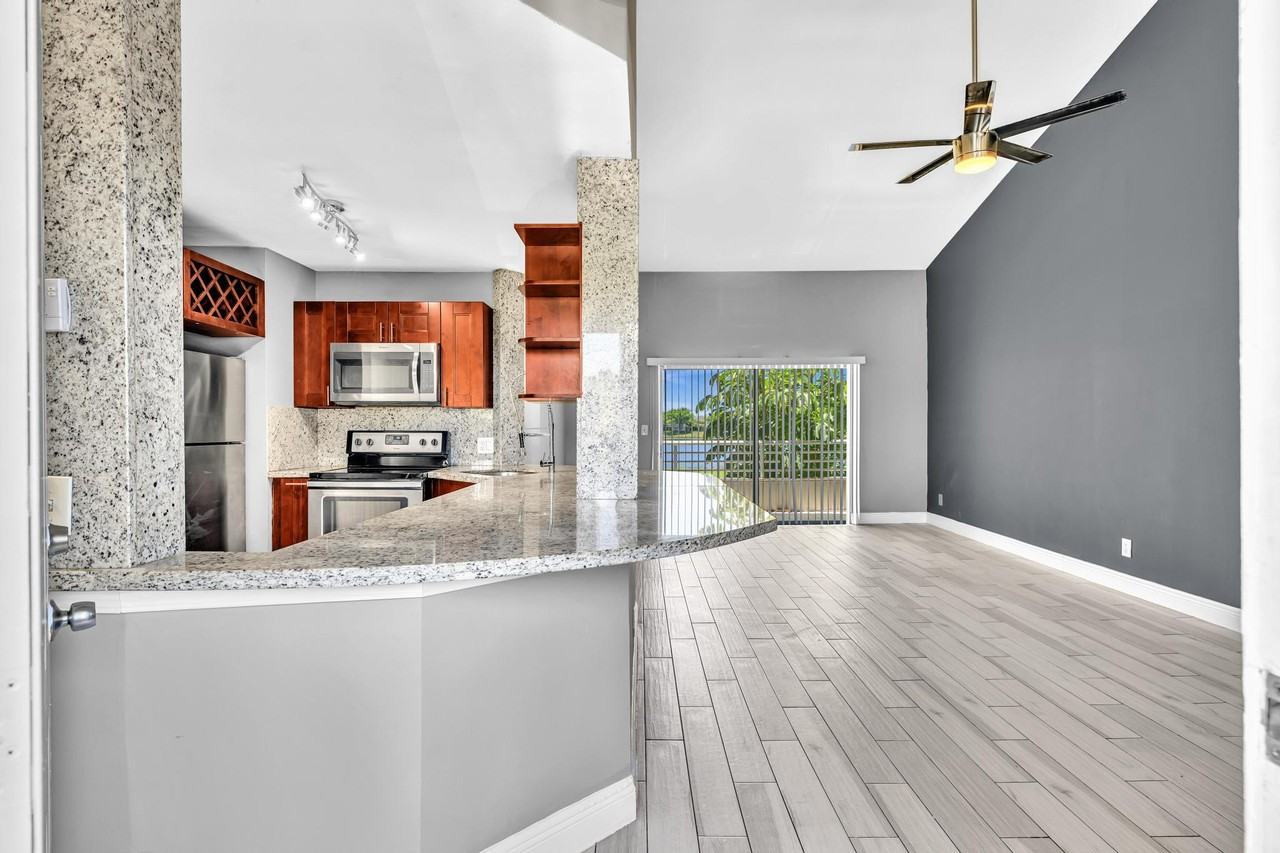3417 Nw 44th St #1 - Photo 4 of 47