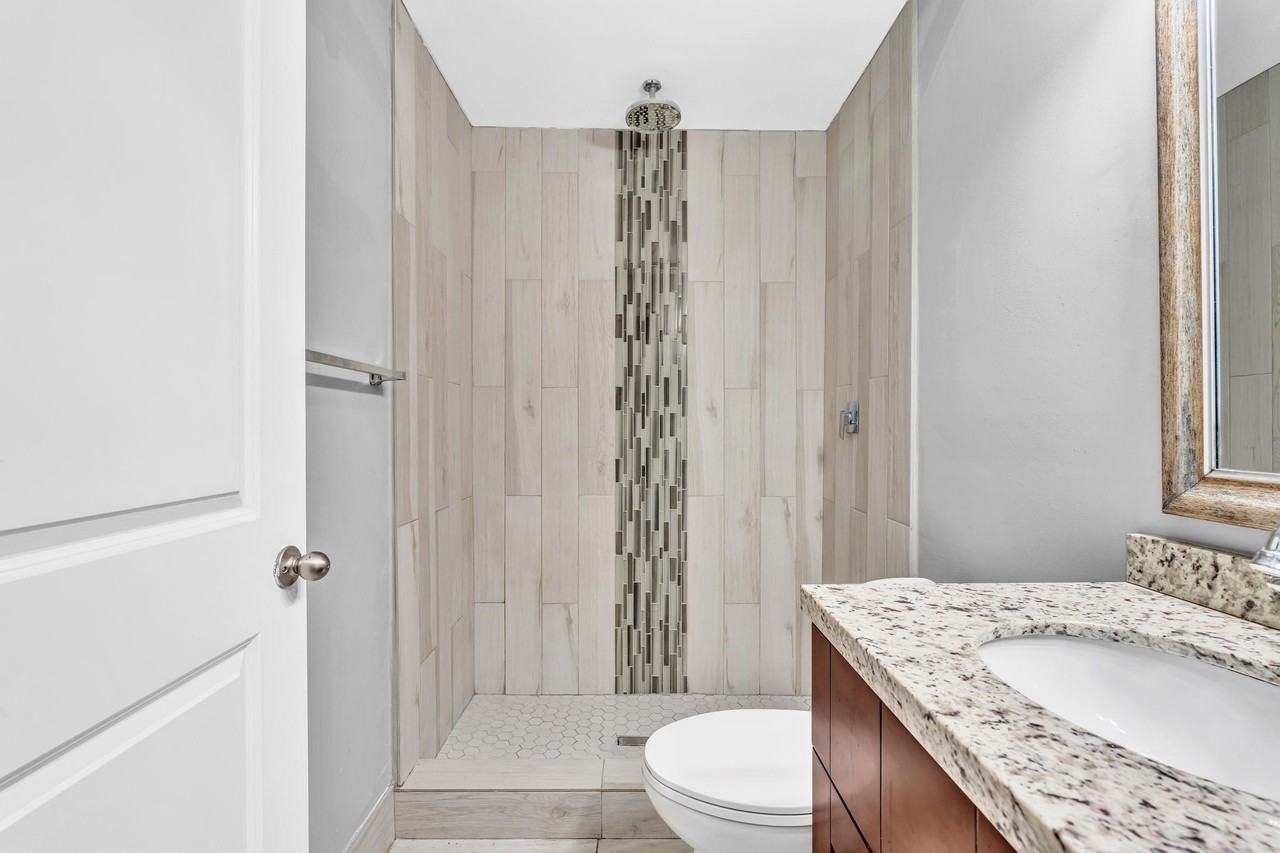 3417 Nw 44th St #1 - Photo 5 of 47