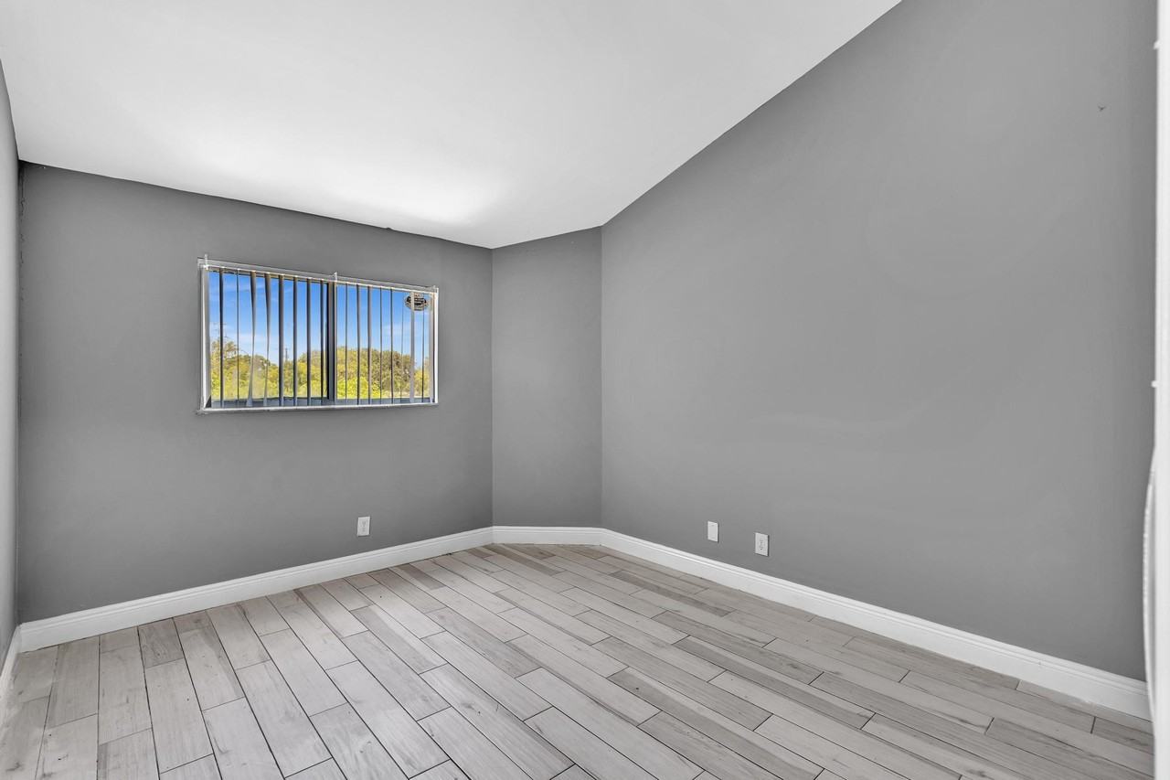 3417 Nw 44th St #1 - Photo 6 of 47