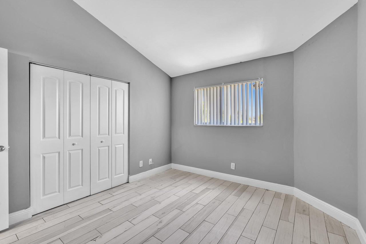 3417 Nw 44th St #1 - Photo 7 of 47
