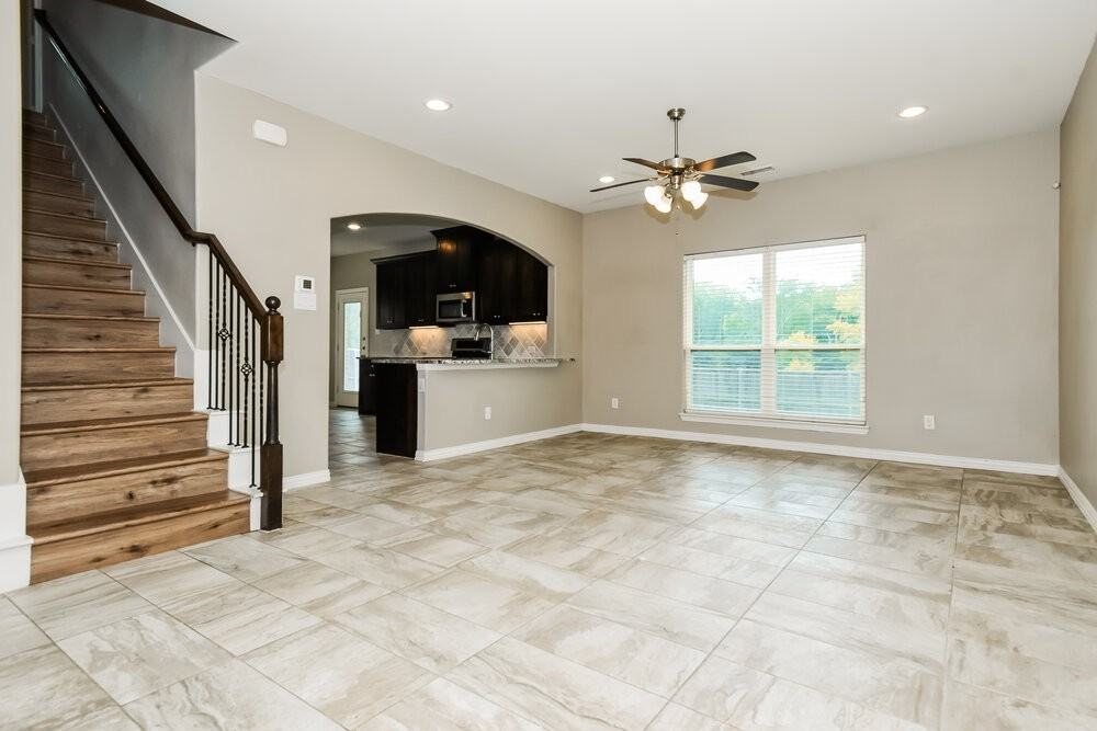 236 Teakwood Dr - Photo 5 of 17