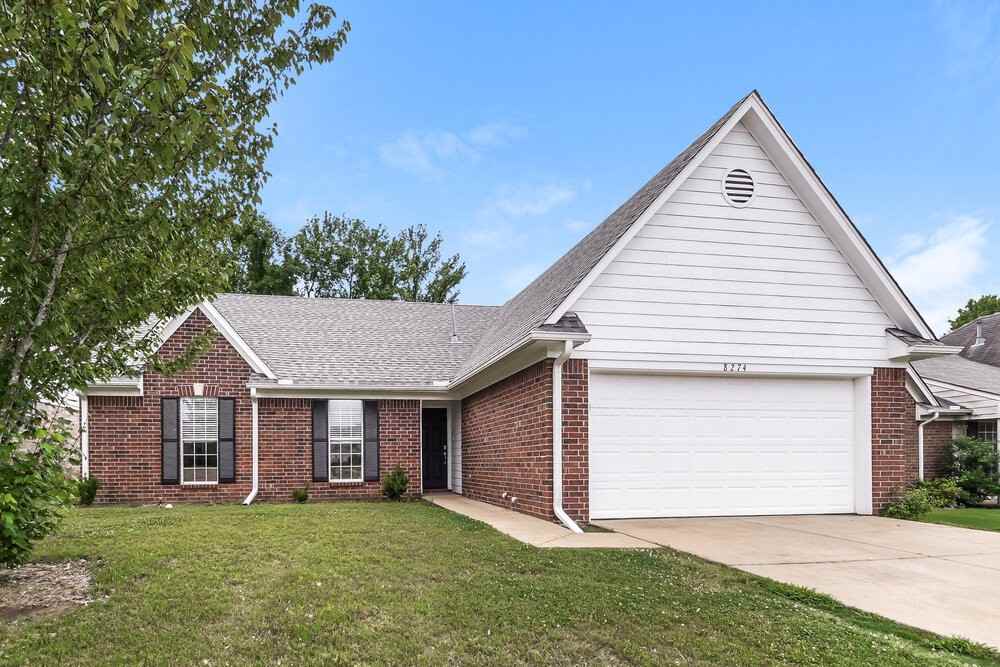 8274 Park Pike Dr - Photo 3 of 16