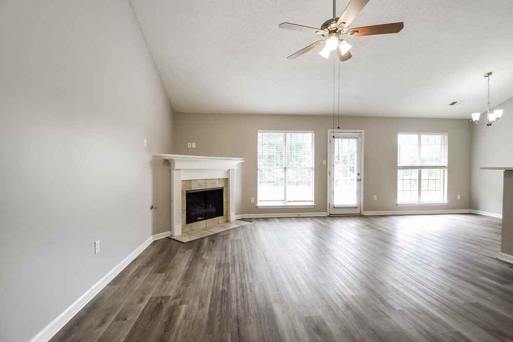 8274 Park Pike Dr - Photo 4 of 16