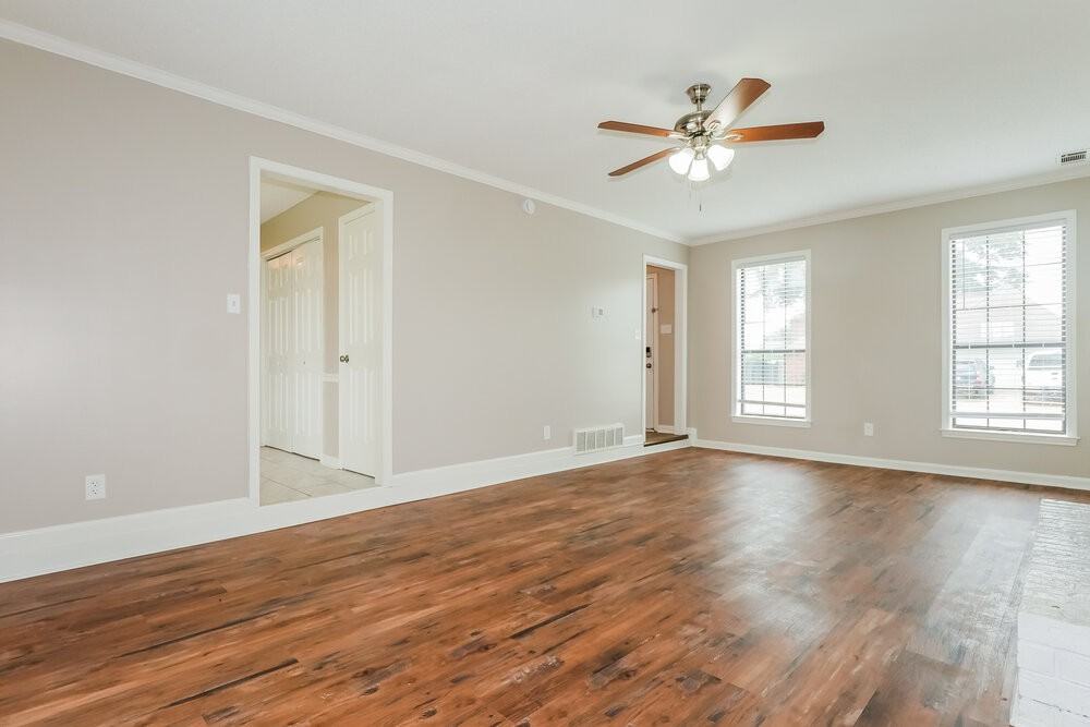 7733 Deerfield Trce - Photo 5 of 17