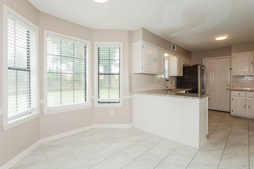 7733 Deerfield Trce - Photo 7 of 17