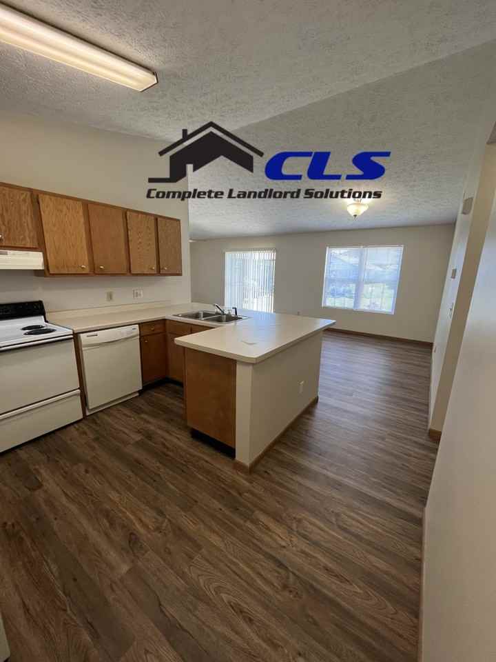 1037 S 6th St - Photo 3 of 14
