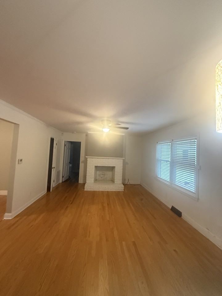 503 N Lincoln St #1 - Photo 3 of 17