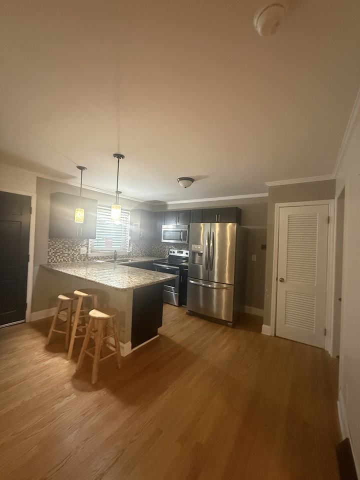 503 N Lincoln St #1 - Photo 4 of 17