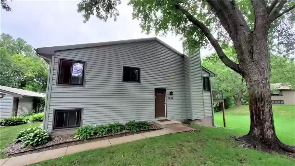 1386 Arden View Dr #1 - Photo 3 of 44
