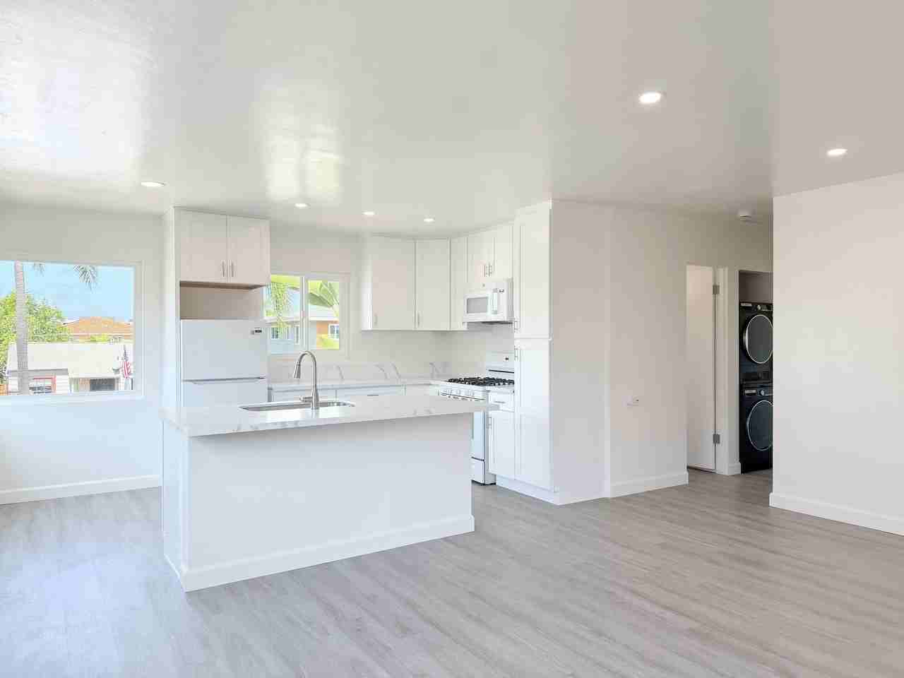 Estrella Ave Apartments - Photo 5 of 31