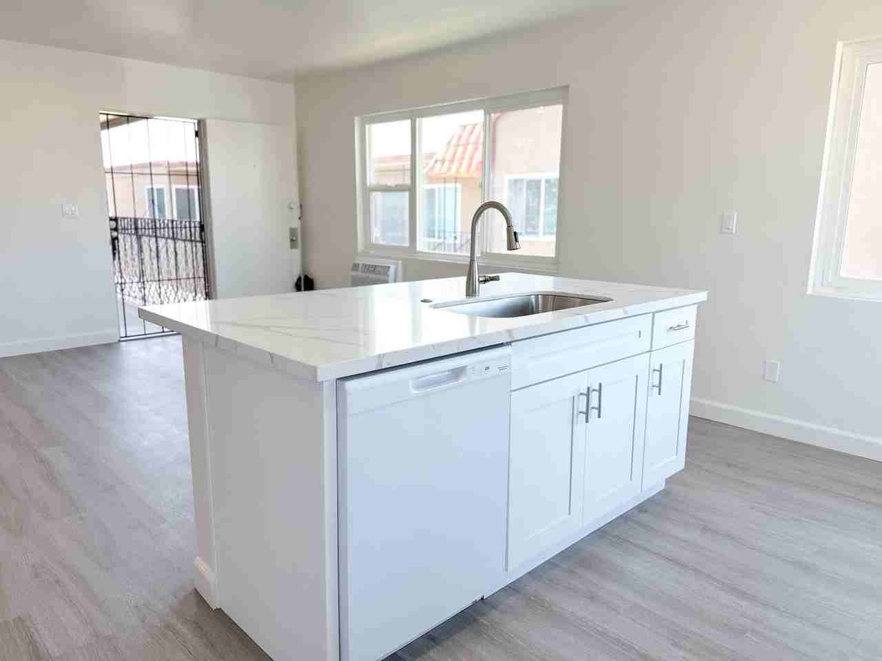 Estrella Ave Apartments - Photo 6 of 31