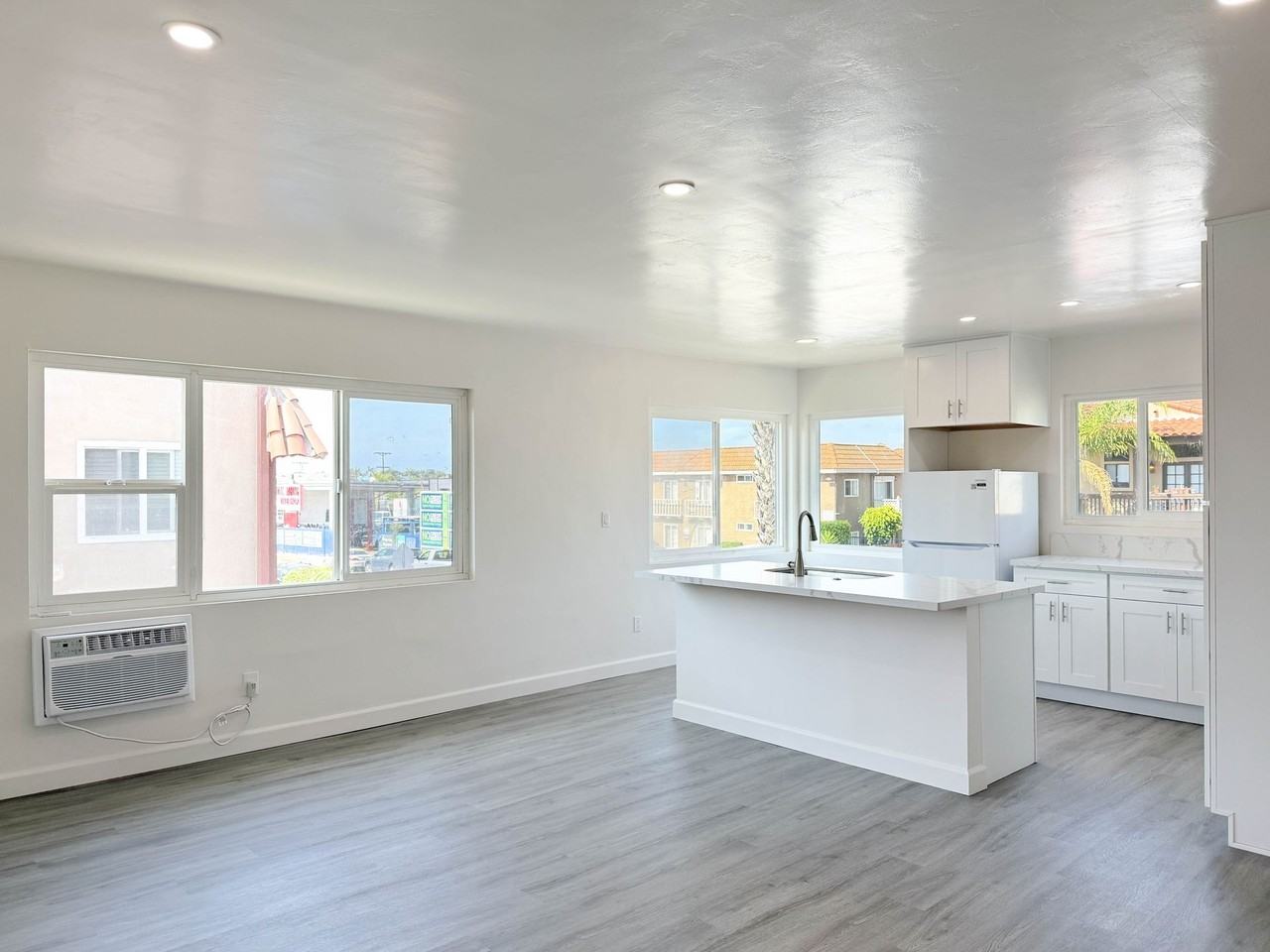 Estrella Ave Apartments - Photo 7 of 31