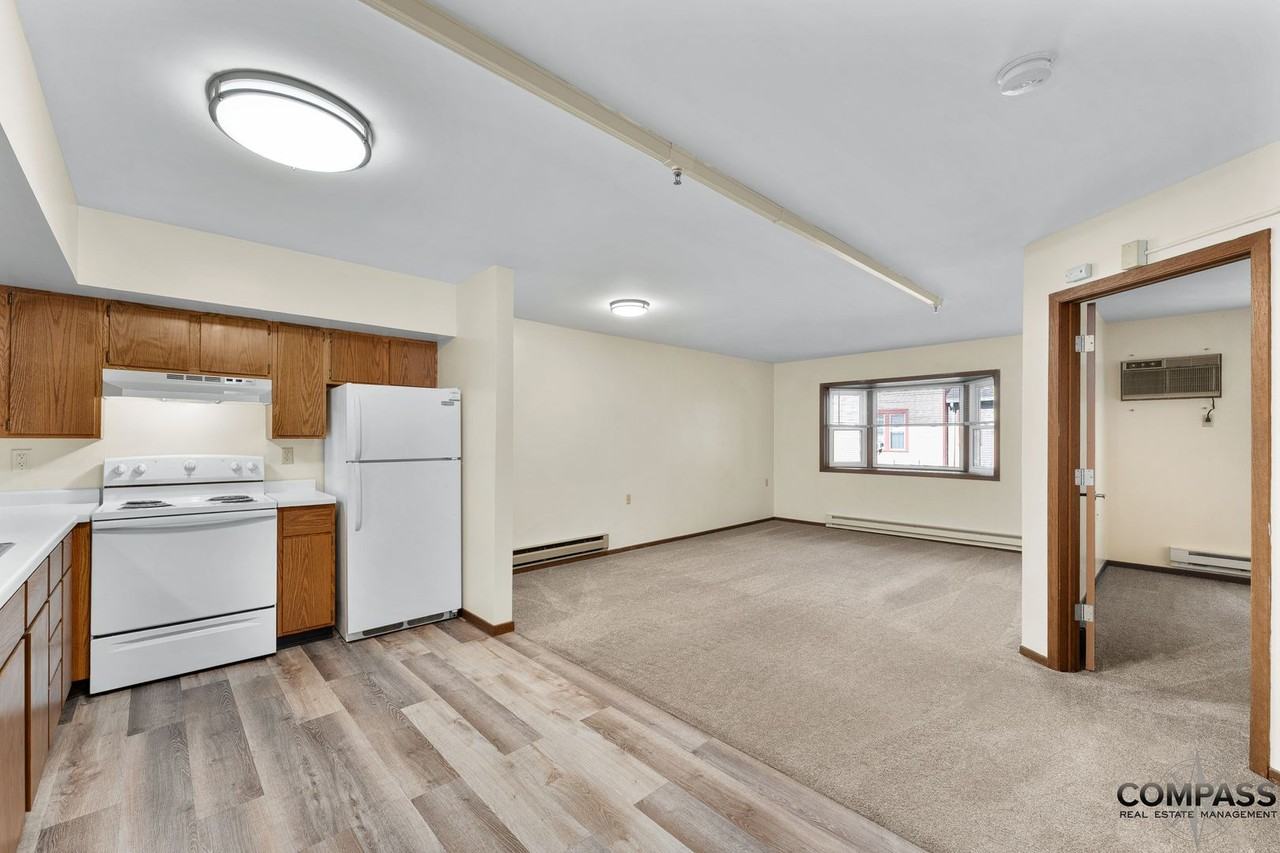 610 Gray St Apartments - Photo 3 of 50