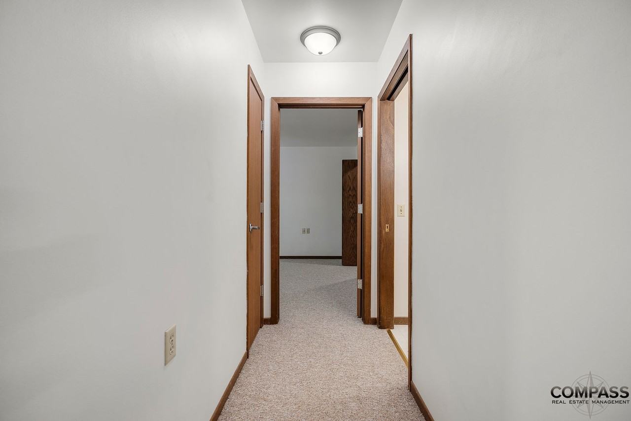 610 Gray St Apartments - Photo 5 of 50