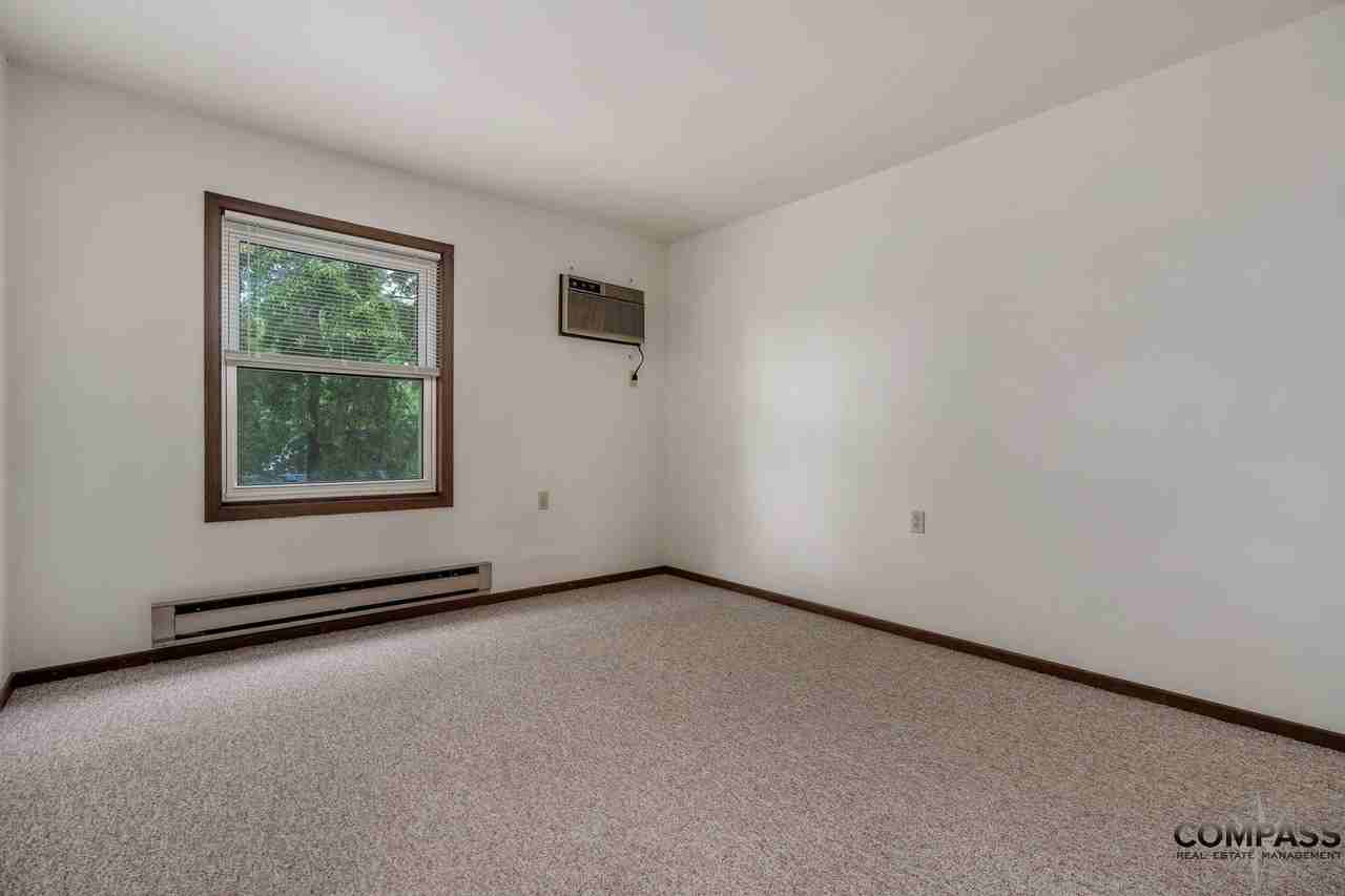 610 Gray St Apartments - Photo 6 of 50