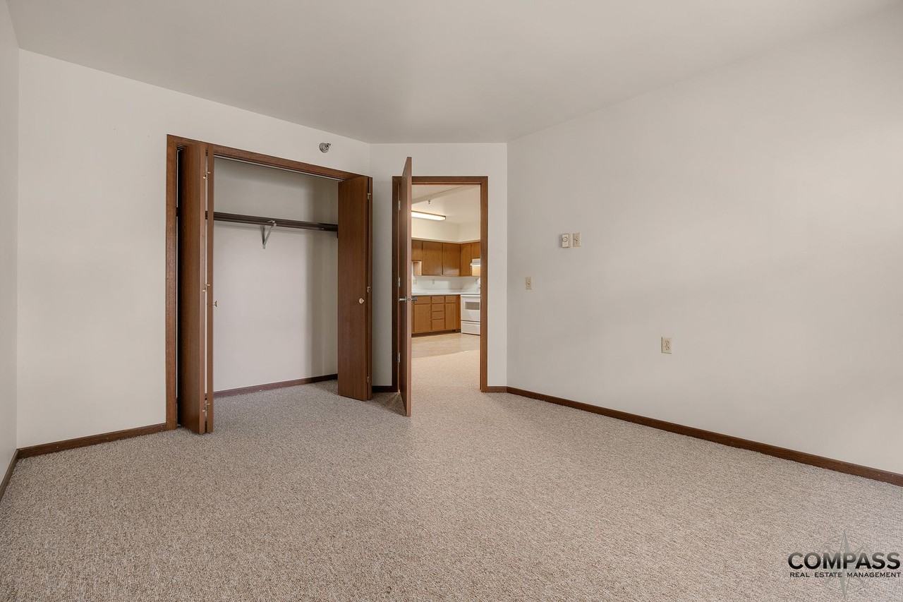 610 Gray St Apartments - Photo 7 of 50