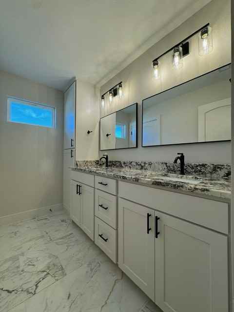 3231 Naomi Dr - Photo 4 of 9
