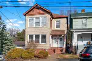 featured image of 113 Johnston Ave