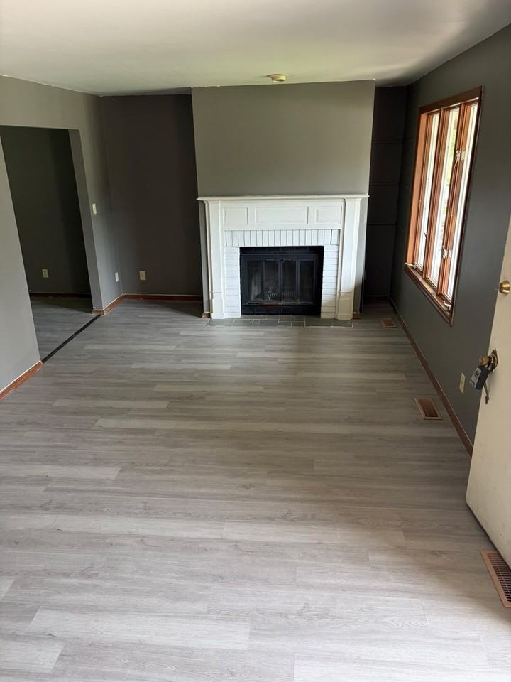 11104 N Oakwood Dr #1 - Photo 2 of 17