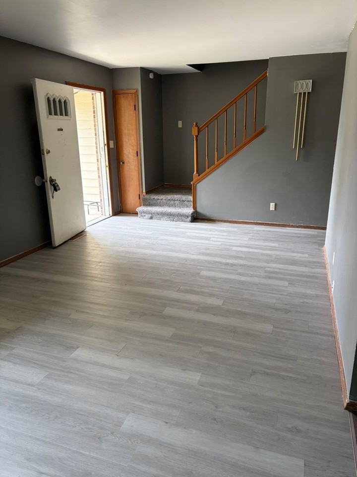 11104 N Oakwood Dr #1 - Photo 3 of 17