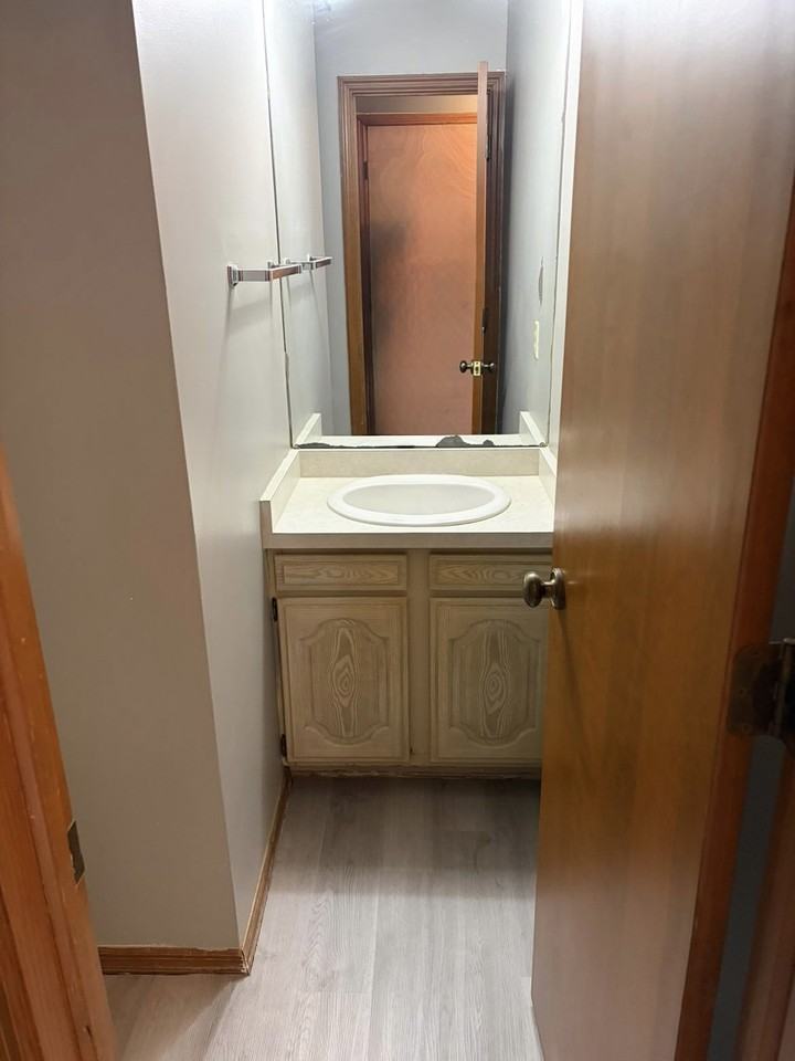 11104 N Oakwood Dr #1 - Photo 4 of 17