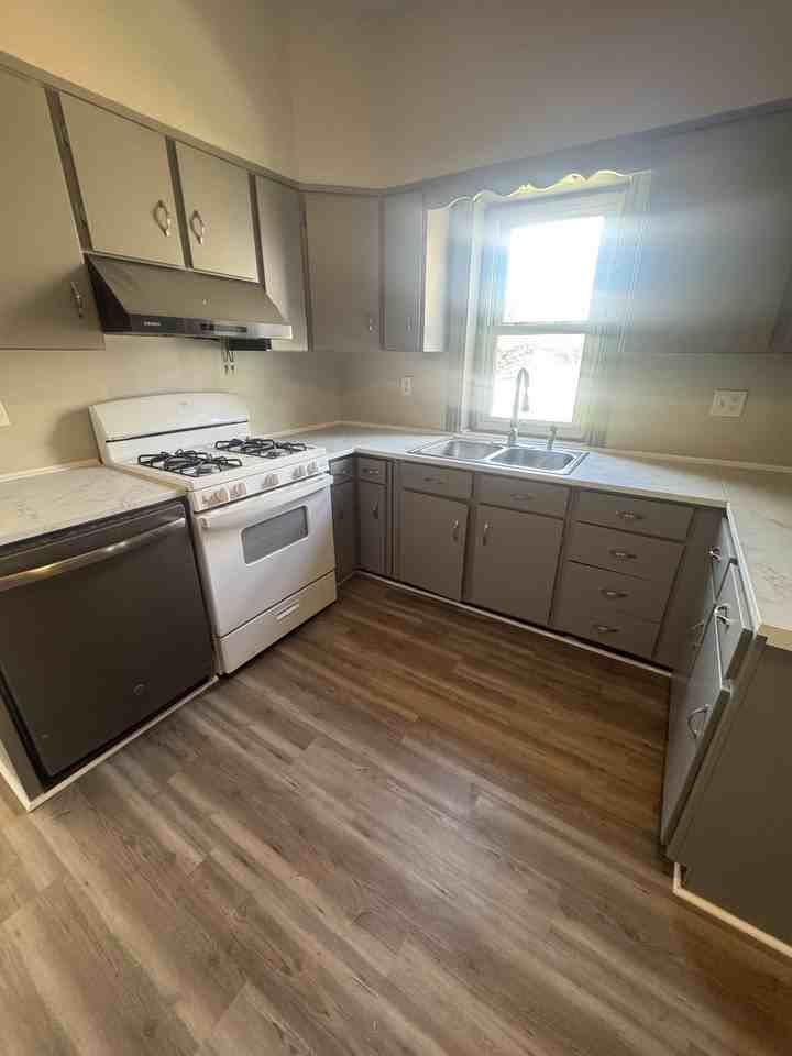 251 E Maple St #1 - Photo 6 of 15